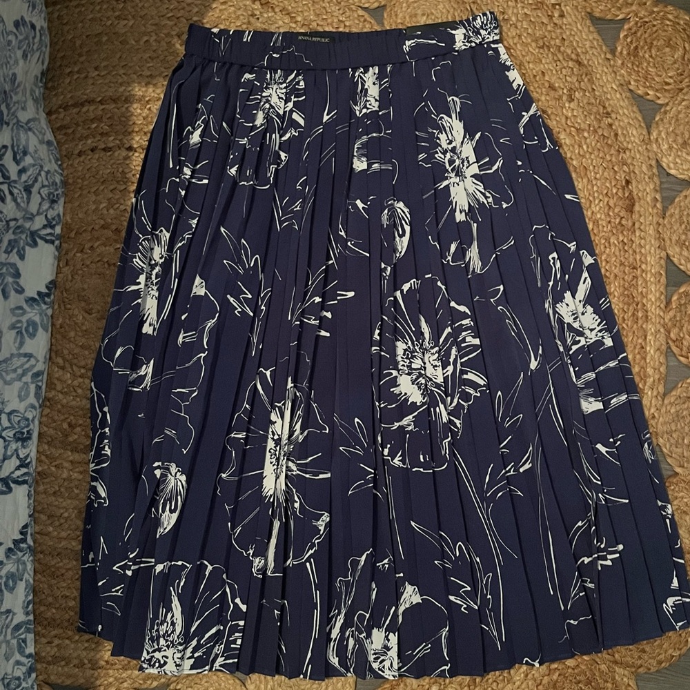 Banana Republic Blue and White Pleaded Skirt